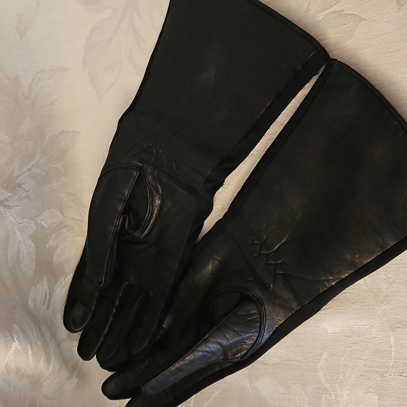 Leather Gloves, Size S/M. - Picture 8 of 8